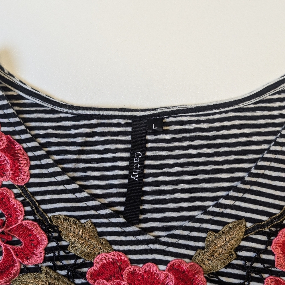 Cathy Daniels Half-Sleeve Striped Shirt with Embroidered Floral Design VTG - Picture 5 of 8